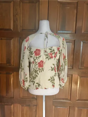 Reformation Brier Floral Top 10 Red White Rose Romantic Balloon Sleeve Cutout thumbnail 3