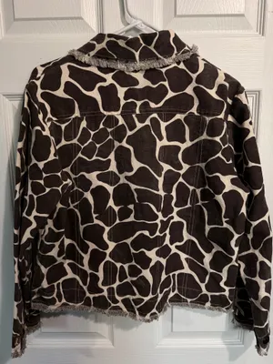 Step n Style Women’s Brown & Cream Giraffe-Print Jeweled Jean Jacket. Size M thumbnail 2