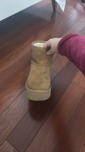 UGG Boots Women’s 5 thumbnail 4