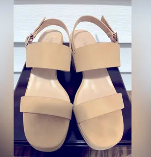 Light tan Block Heel Size 7.5 thumbnail 1