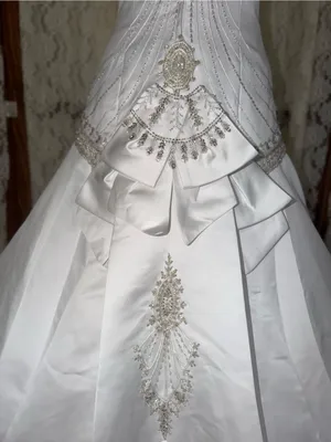 Spectacular Vintage Y2K Dere Kiang Heavily Beaded Wedding Gown thumbnail 8