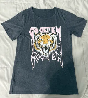 Graphic Tee Gray Size M thumbnail 1