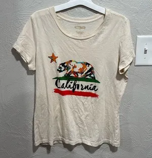 Crazy shirts California t-shirt size medium thumbnail 1