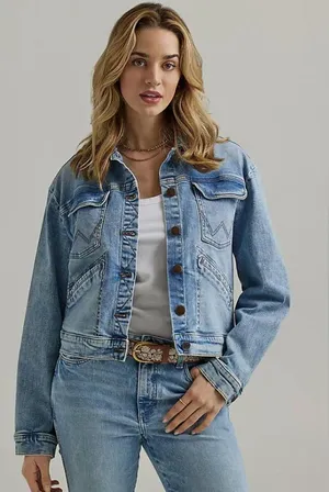 $85 NWOT Wrangler Retro Womens Denim Cowboy Jacket in light wash XL thumbnail 1