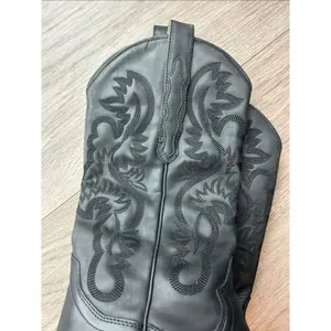 Black cowboy/cowgirl women’s size 7 boots real leather with rubber sole and heel thumbnail 7