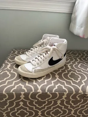 Nike Women’s White Mid Blazer 77 thumbnail 2