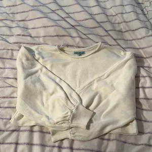 Crop white sweater! Size medium thumbnail 2
