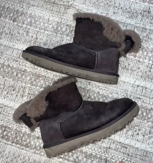 UGG Australia Boots Size 9 Arielle Back Bow Suede Sheepskin Sugarplum? thumbnail 1