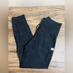 Vuori Daily Legging Black Camo Size S 25” Inseam Drawstring thumbnail 4