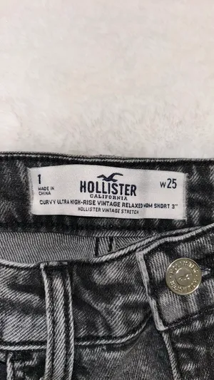 Hollister Curvy Ultra High Rise Shorts thumbnail 3