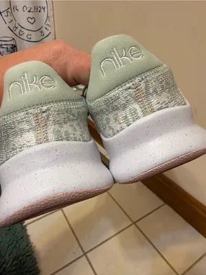 Nike | Move to Zero Light green and pink sneakers size 8.5 thumbnail 7