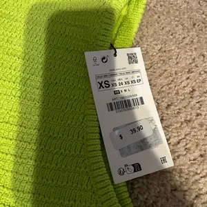 ZARA Lime green crochet knit embroidered flower crop top never worn thumbnail 6