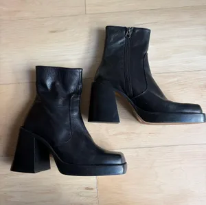 L’intervalle black boots Size 7.5 thumbnail 1