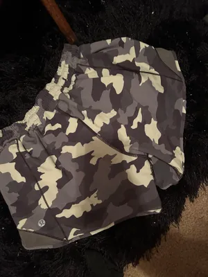 Lululemon hotty hot short thumbnail 3