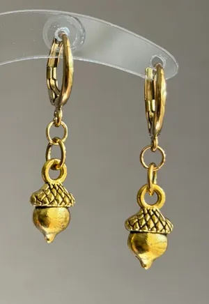 Handmade antique gold tone acorn cute fairy vintage style dangle earrings🍂🐿🍃 thumbnail 1