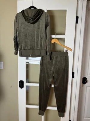 Felina Olive Green Super Soft Velour 2 Piece Loungewear Set Size XS thumbnail 4