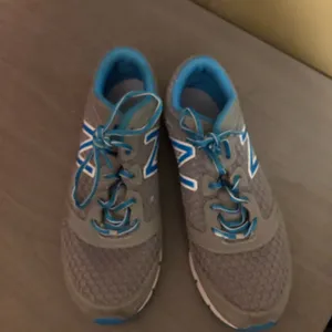 New Balance 630V2 sneakers size 10 great shape gray and teal breathable comfort thumbnail 3