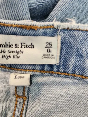 Abercrombie & Fitch Light Wash Ultra High Rise Ankle Straight Jeans Size 0 thumbnail 12