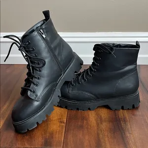 Madden Girl Stanton Chelsea Boots with Side Zippers thumbnail 2