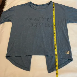 FREE New Balance Workout Top Split Back No Tags Approx Medium Activewear Cropped thumbnail 5