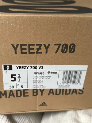 Yeezy 700 V3 thumbnail 5