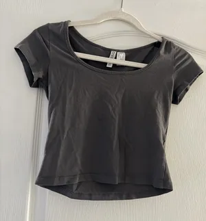 H&M grey Scoop Neck Crop Top  thumbnail 1