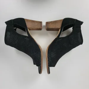 Marc Fisher Deztin Womens Sandals Size 8.5 Black Suede Peep Toe Cutout Heels thumbnail 5