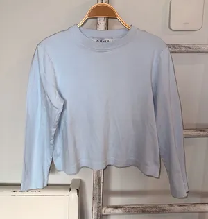NU-IN Blue Crewneck Long Sleeve Long Crop Size Medium Pre Owned EUC 100% Cotton thumbnail 1