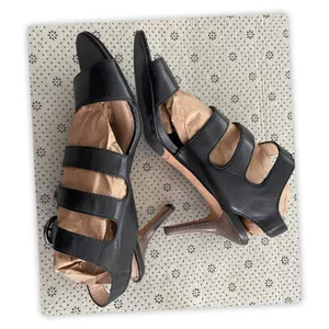 Coach‎ Strappy Heel Sandals Size: 9B, Flaws On Outsole thumbnail 3