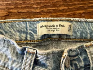 Abercrombie Ultra High-Rise 90s Straight Jeans thumbnail 6