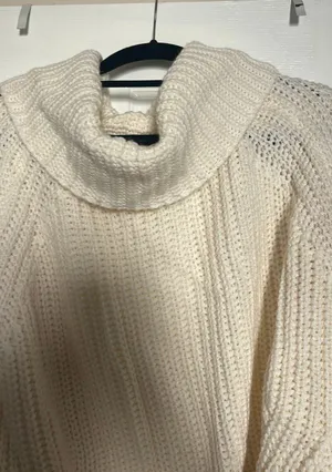 White Sweater  thumbnail 1