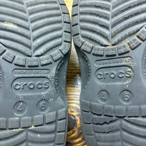 Crocs Black Fur Lined‎ Clogs Size Women 6 thumbnail 9