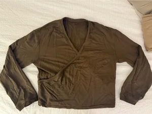 Lululemon Long Sleeve thumbnail 1