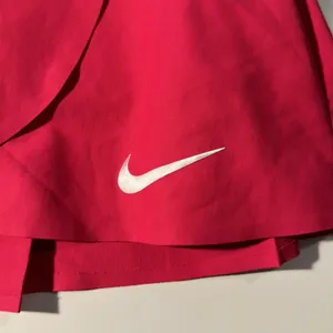 Nike Women's Flouncy Skort Tennis Golf Skirt Shorts Fuchsia Dark Pink Size SML thumbnail 3