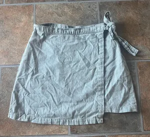 Abercrombie & Fitch Sage Green Wrap Skort Size Medium thumbnail 1