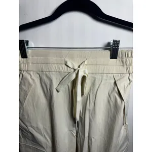 Brand New Halara Women's Size XS White Cargo High Waisted Pants thumbnail 4