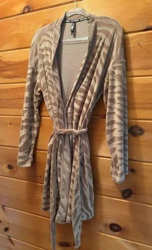 Steve Madden Women's Bathrobe Luxury Soft Velour Long Sleeve Robe with Pockets S thumbnail 1