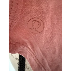 Lululemon‎ Women's Pink Short Sleeve V Neck Relaxed Fit Casual Top thumbnail 4