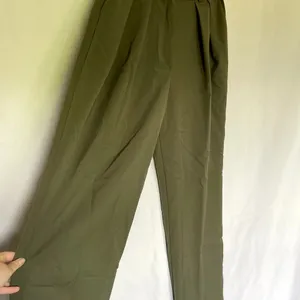 Nasty Gal Wide Leg‎ Trousers Size 6 Olive Green Women Pleated High Waist thumbnail 3