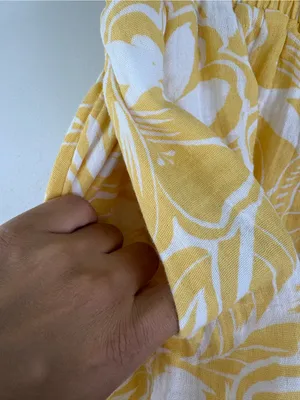 Old Navy Crinkle Gauze Ruffle Waist Mini Skort Size Large Yellow Floral thumbnail 3