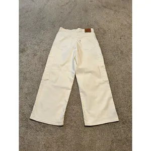Levis Womens Size 30 White/cream High Waisted‎ Wide Leg Crop Utility Cargo Jeans thumbnail 7