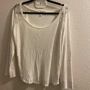 ✨ Delia’s long sleeve top✨ White Size XL thumbnail 2