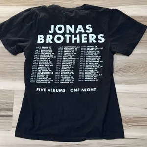 Jonas Brothers Spotlight Concert Tour Tee Shirt Women’s Small thumbnail 3