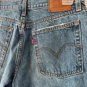 Levi’s Wedgie High Rise Straight Leg Jeans Size 27 Classic Vintage Fit EUC thumbnail 4