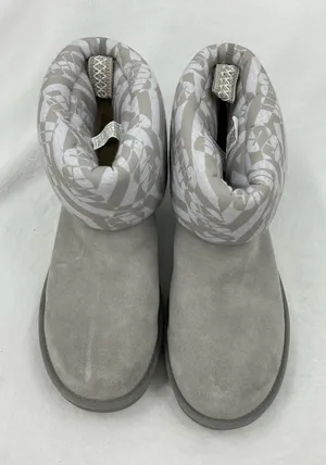 UGG Women's Light Gray Suede Ankle Boots with Patterned Padded Cuff B37 thumbnail 1
