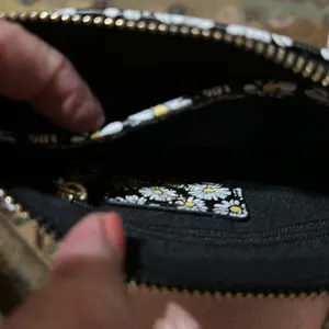 Daisys! Nanette Lepore Vegan Wristlet NWT, Daisy Belt thumbnail 6
