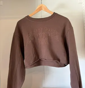 Garage Cropped Crewneck thumbnail 5