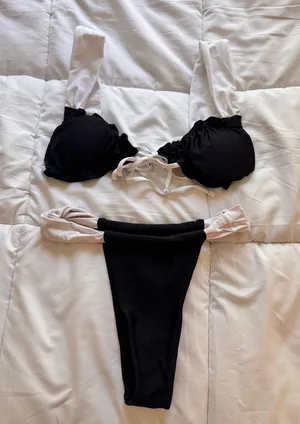 Black and white bikini Size XS thumbnail 1