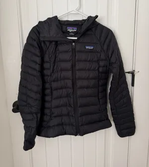 Women’s Patagonia Down Puffer Jacket thumbnail 1