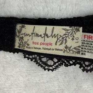 Intimately Free People Black Lace Bralette V-Neck Adjustable Straps‎ Womens L thumbnail 3